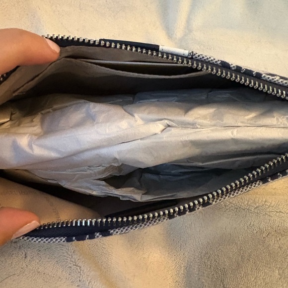 Michael Kors Navy and White Purse with Cardholder - Picture 8 of 12